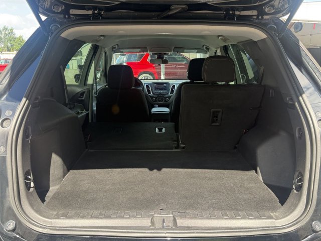Used 2023 Chevrolet Equinox LS w/ Midnight Edition FWD image 11