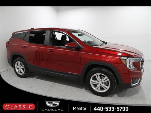 Used 2024 GMC Terrain SLE image 1