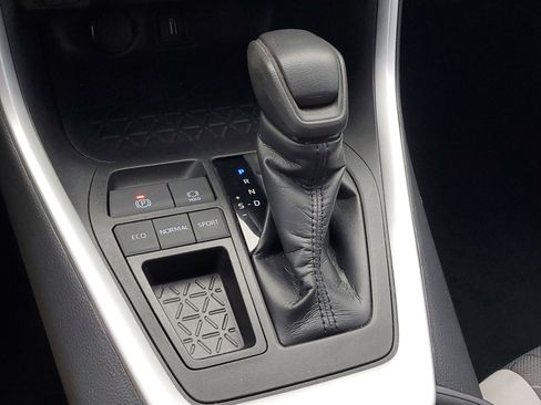 Certified 2021 Toyota RAV4 XLE image 29