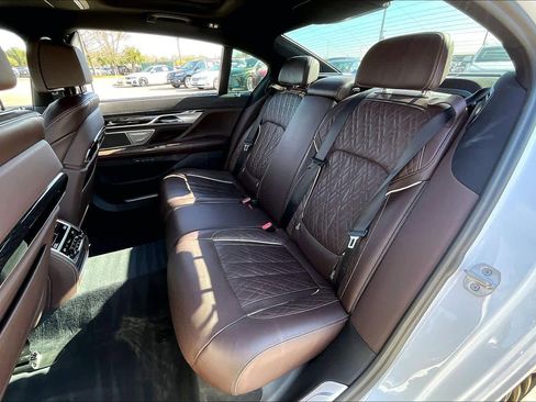Used 2022 BMW 740i w/ Luxury Rear Seating Package image 17
