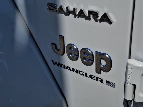 Used 2024 Jeep Wrangler Unlimited Sahara AWD/4WD image 9