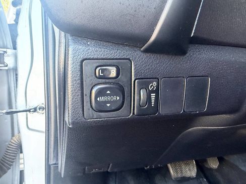 Used 2017 Toyota Corolla LE FWD image 18