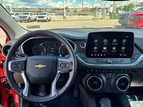 Used 2025 Chevrolet Blazer LT image 12