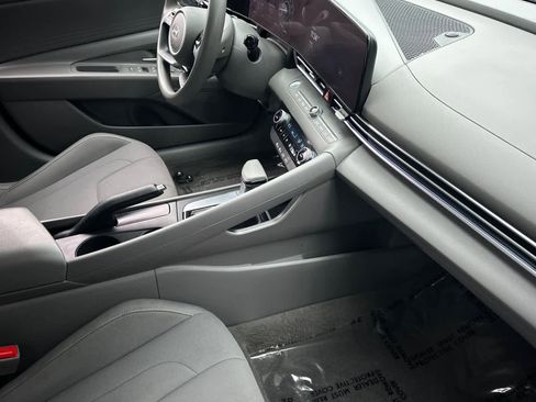 Used 2024 Hyundai Elantra SEL image 18