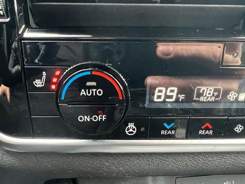 Used 2023 Nissan Rogue Platinum w/ Platinum Premium Package image 30