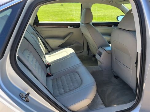 Used 2012 Volkswagen Passat 3.6 SEL Premium FWD image 14