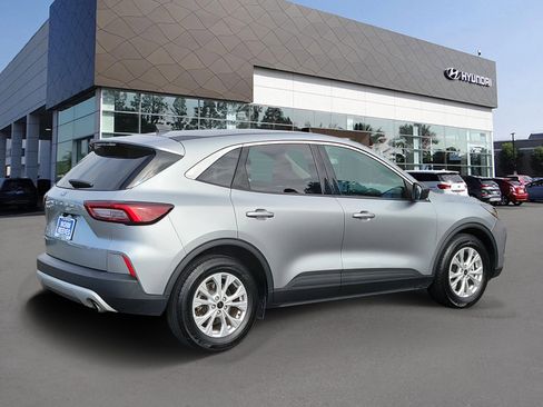 Used 2024 Ford Escape Active FWD image 2