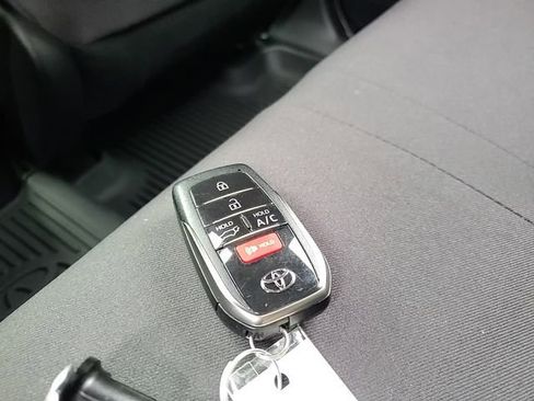 Used 2023 Toyota RAV4 SE image 28