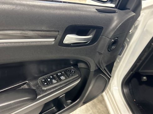 Used 2022 Chrysler 300 Touring w/ Sport Appearance Package image 14