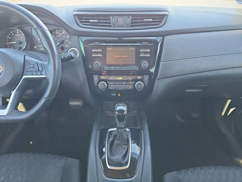 Used 2017 Nissan Rogue SV w/ Midnight Edition image 11