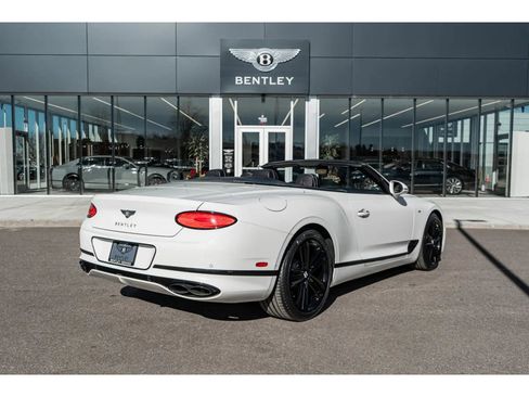 Used 2022 Bentley Continental GT V8 image 3