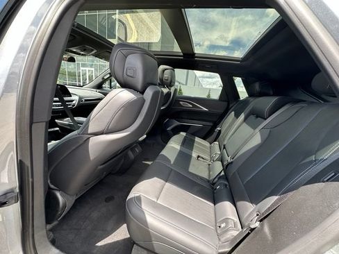 Used 2024 Cadillac Lyriq Luxury AWD/4WD image 17