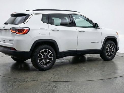 Used 2025 Jeep Compass Trailhawk w/ Trailer Tow Group AWD/4WD image 9