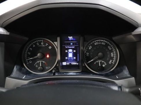 Used 2020 Toyota Tacoma TRD Sport w/ TRD Premium Sport Package AWD/4WD image 22
