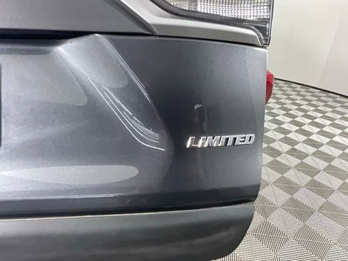 Used 2019 Toyota RAV4 Limited w/ Cold Weather Package FWD image 9