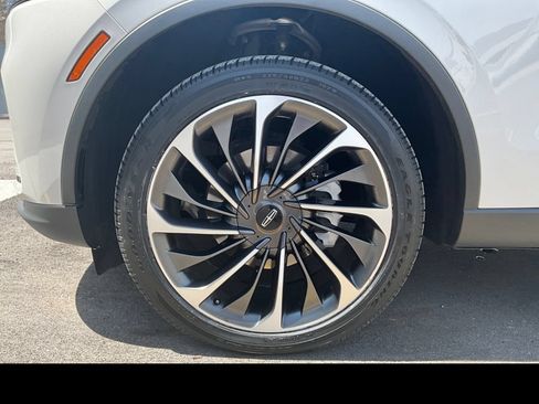 Used 2025 Lincoln Aviator Reserve w/ Equipment Group 201A AWD/4WD image 16