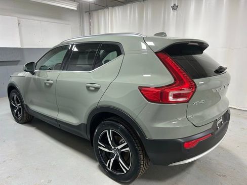 Used 2025 Volvo XC40 B5 Core image 2