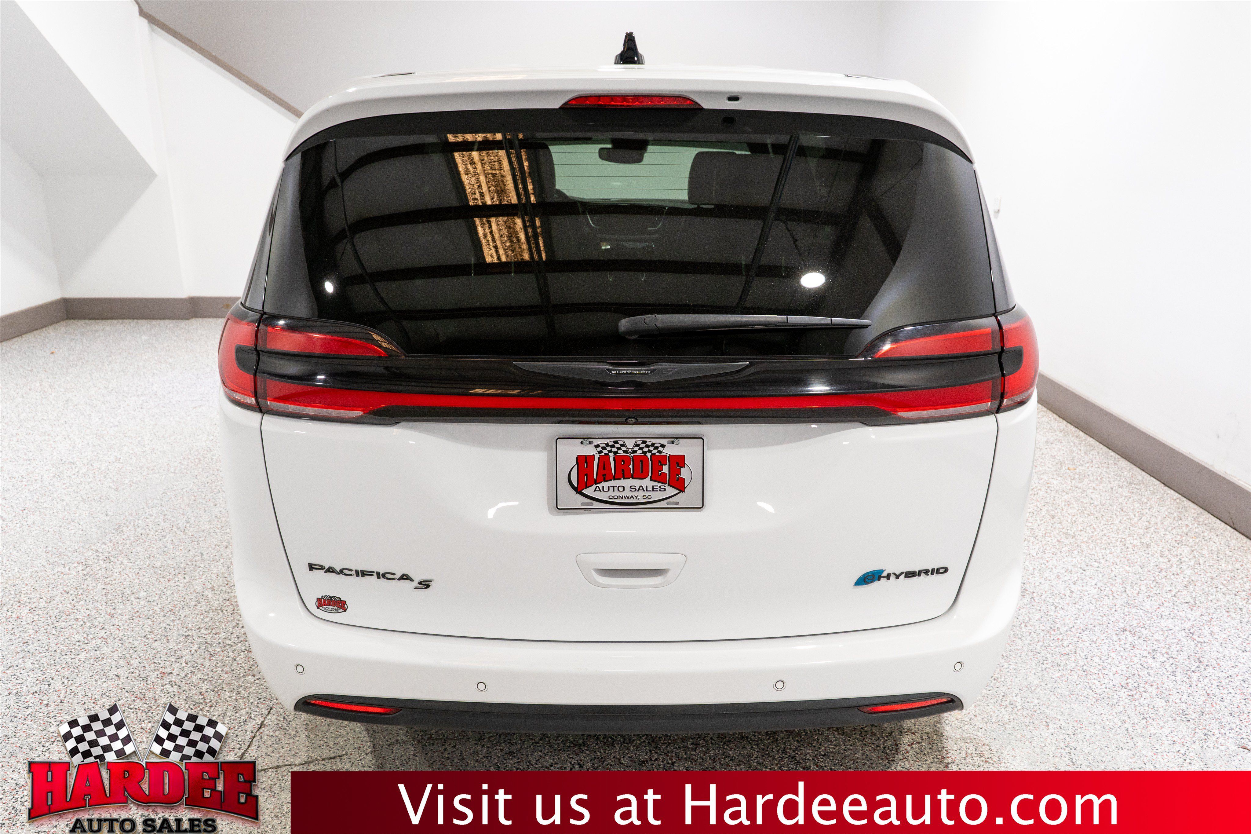 Used 2024 Chrysler Pacifica Limited FWD image 4