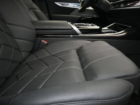Certified 2026 BMW 740i w/ Executive Package RWD image 25