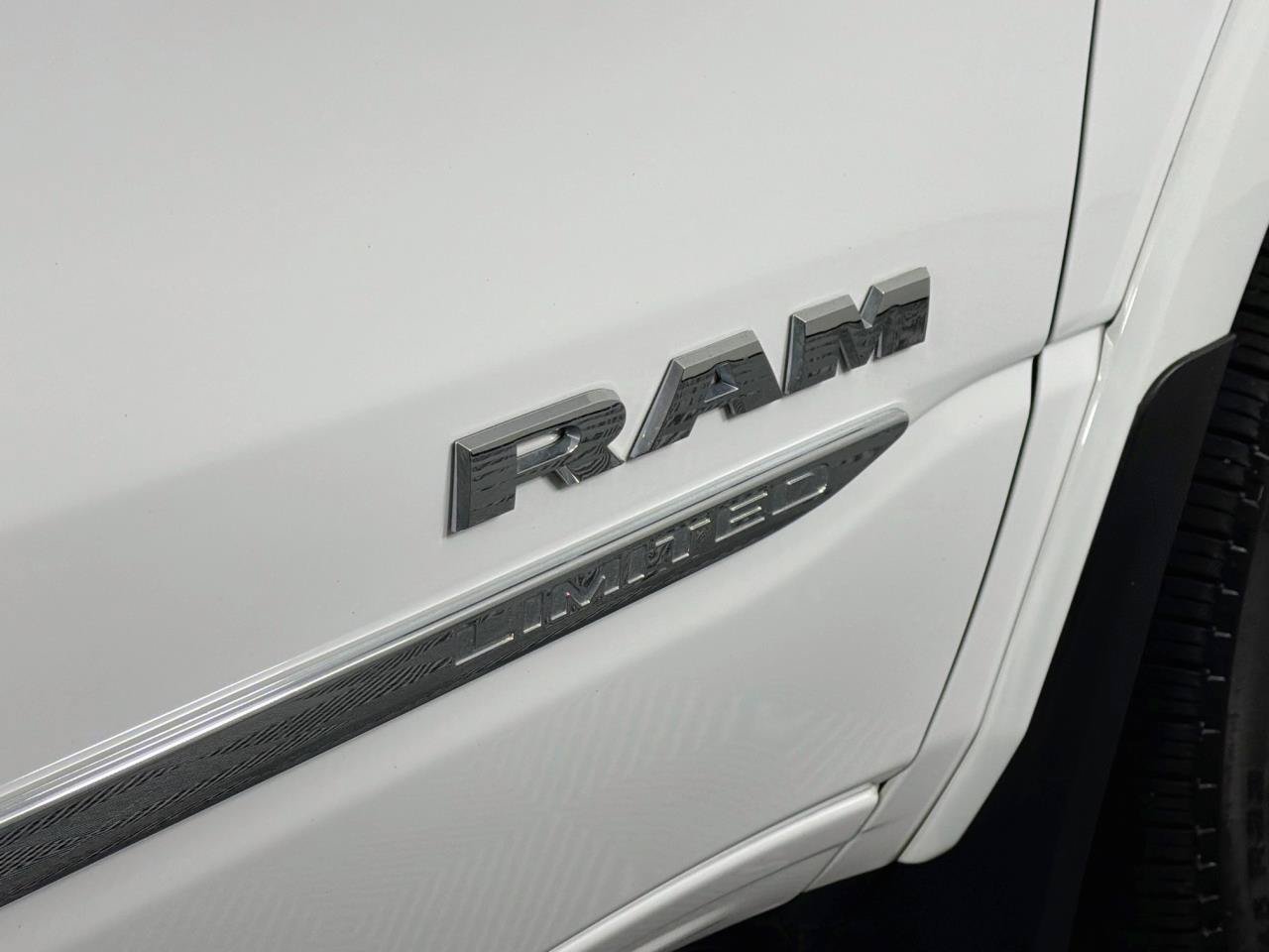 Used 2022 RAM 1500 Limited w/ Body-Colour Bumper Group AWD/4WD image 31