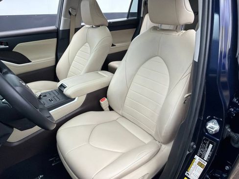 Used 2022 Toyota Highlander XLE AWD/4WD image 22