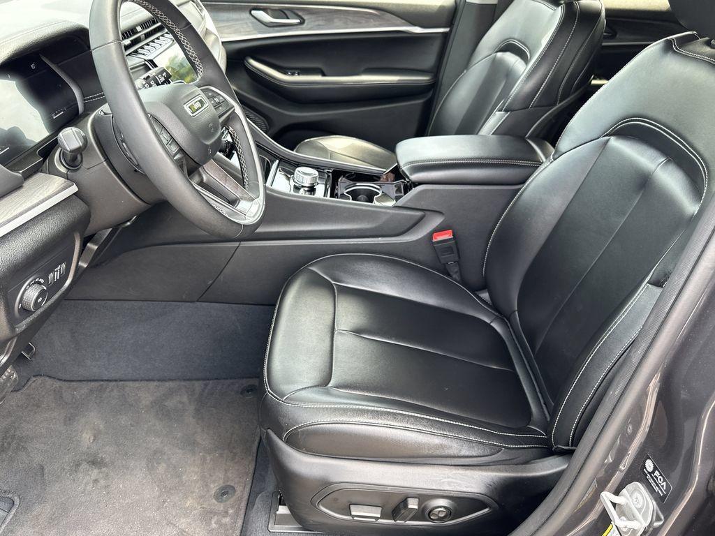 Used 2023 Jeep Grand Cherokee Limited AWD/4WD image 14