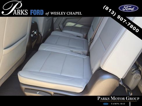 Used 2024 GMC Yukon XL SLT AWD/4WD image 15