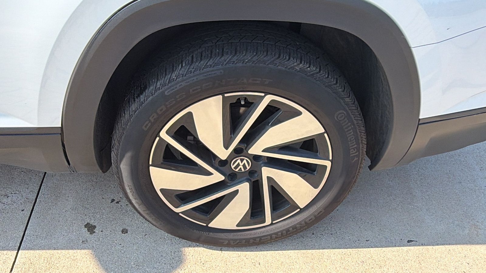 Used 2025 Volkswagen Atlas SE FWD image 12