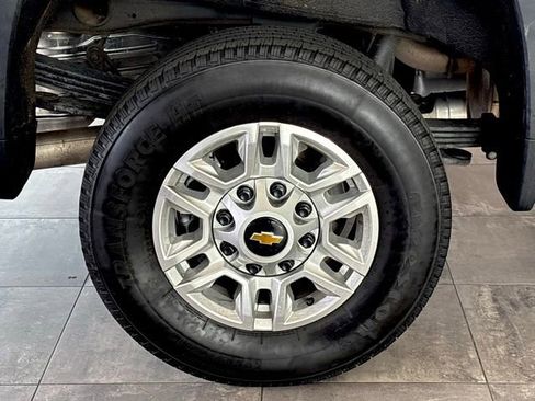 Used 2025 Chevrolet Silverado 2500 LT w/ Convenience Package image 36