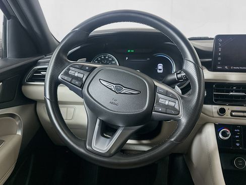 Used 2025 Genesis G70 2.5T RWD image 18