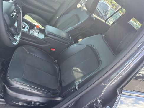 Used 2025 Jeep Grand Cherokee L Altitude RWD image 12