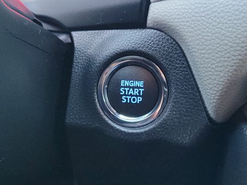 Used 2021 Toyota RAV4 XLE image 13