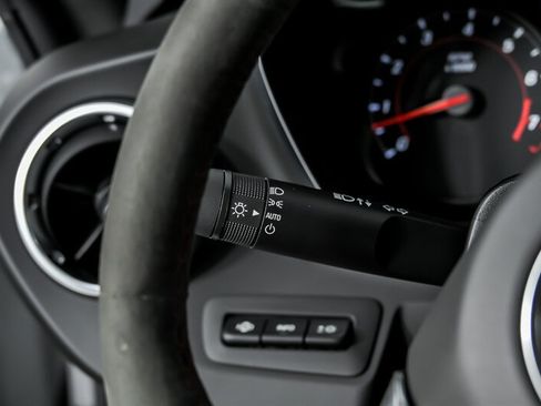 Used 2021 Chevrolet Camaro ZL1 RWD image 25