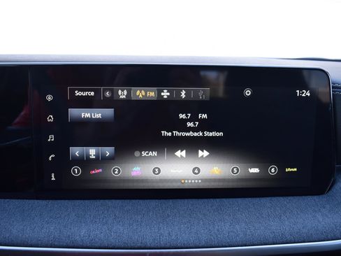 Certified 2025 Nissan Kicks SV image 22