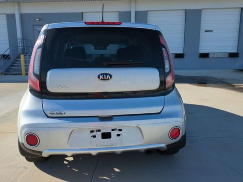 Used 2018 Kia Soul + image 6