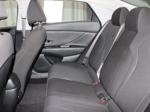 Used 2025 Hyundai Elantra SE FWD image 21