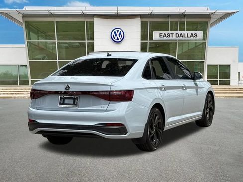 Used 2026 Volkswagen Jetta SE FWD image 3