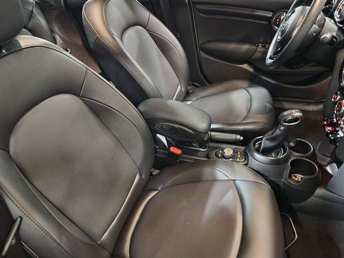 Used 2019 MINI Cooper 4-Door Hardtop image 32