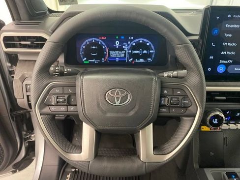 Used 2025 Toyota Tacoma Limited AWD/4WD image 20