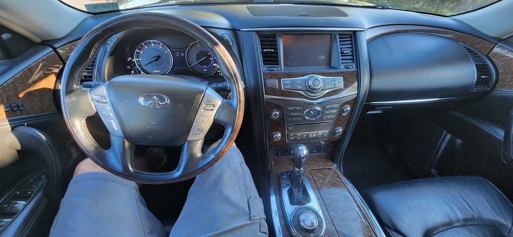 Used 2017 INFINITI QX80 4WD w/ Driver Assistance Package image 4