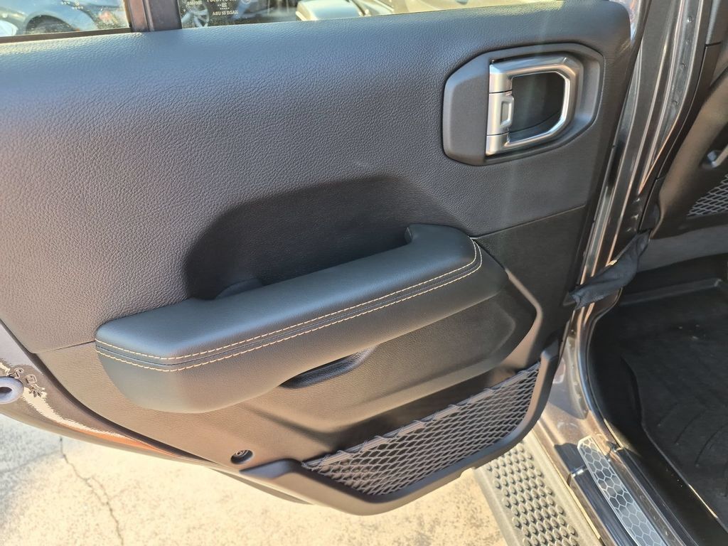 Used 2026 Jeep Wrangler Unlimited Sahara AWD/4WD image 26