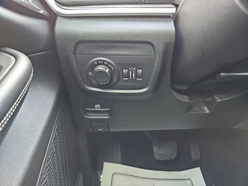 Used 2023 Jeep Grand Cherokee Altitude image 29