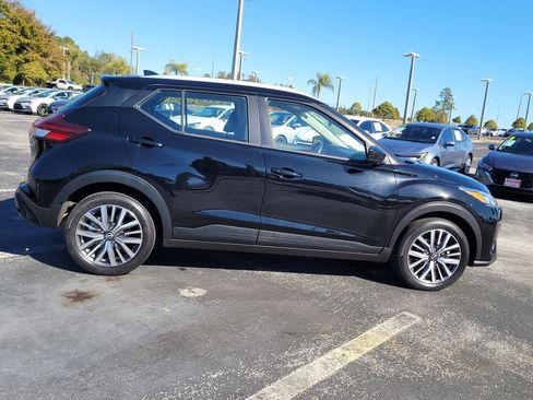 Used 2024 Nissan Kicks SV image 8