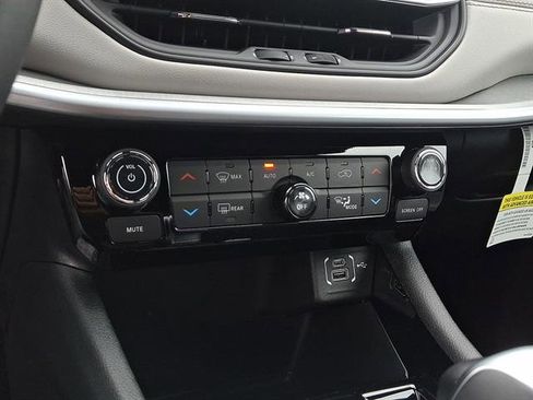 New 2026 Jeep Compass Limited image 12