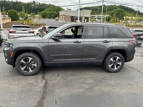 Used 2024 Jeep Grand Cherokee Limited 4xe AWD/4WD image 4