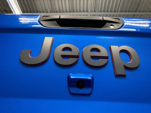 Certified 2024 Jeep Gladiator Mojave image 34