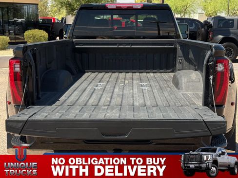 Used 2024 GMC Sierra 3500 Denali Ultimate AWD/4WD image 6