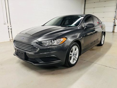 Used 2018 Ford Fusion SE FWD image 2