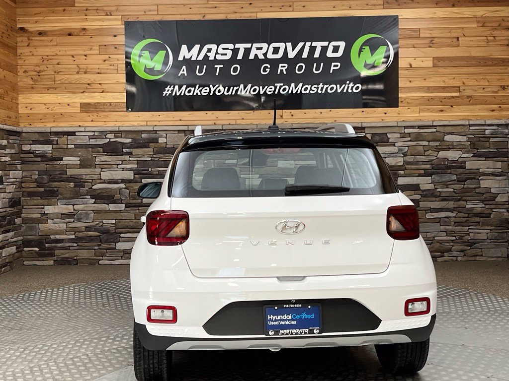 Used 2024 Hyundai Venue Limited FWD image 20