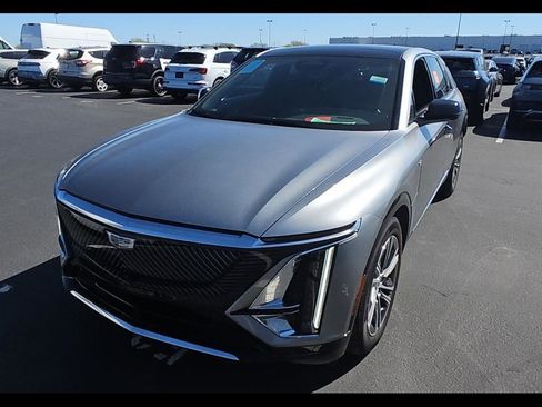 Used 2025 Cadillac Lyriq Luxury RWD image 3